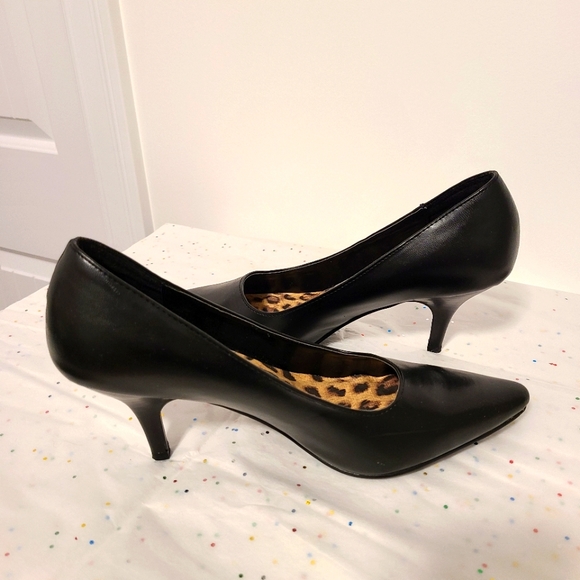 🌟Faux Leather Classic Black Heel Size 8.5 - Picture 2 of 6